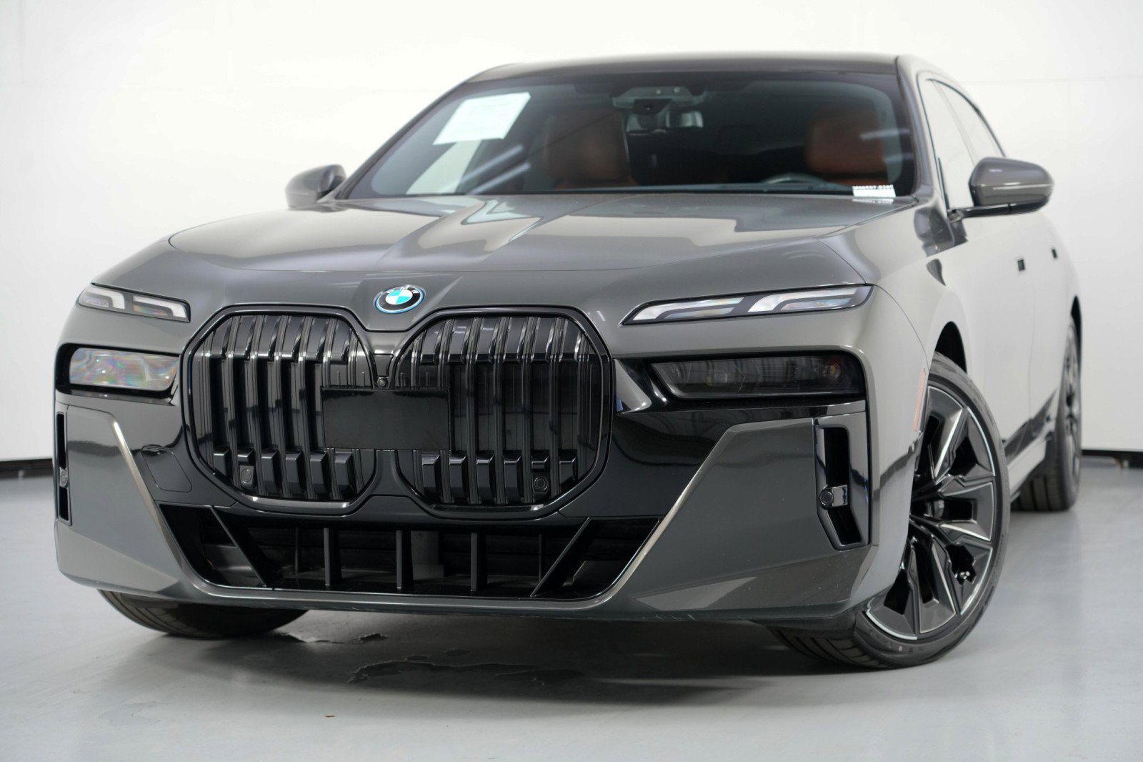 Used 2023 BMW i7 xDrive60 image 3