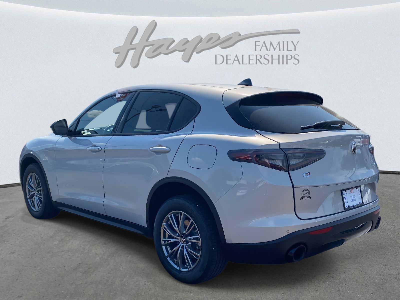 Used 2024 Alfa Romeo Stelvio Sprint image 37