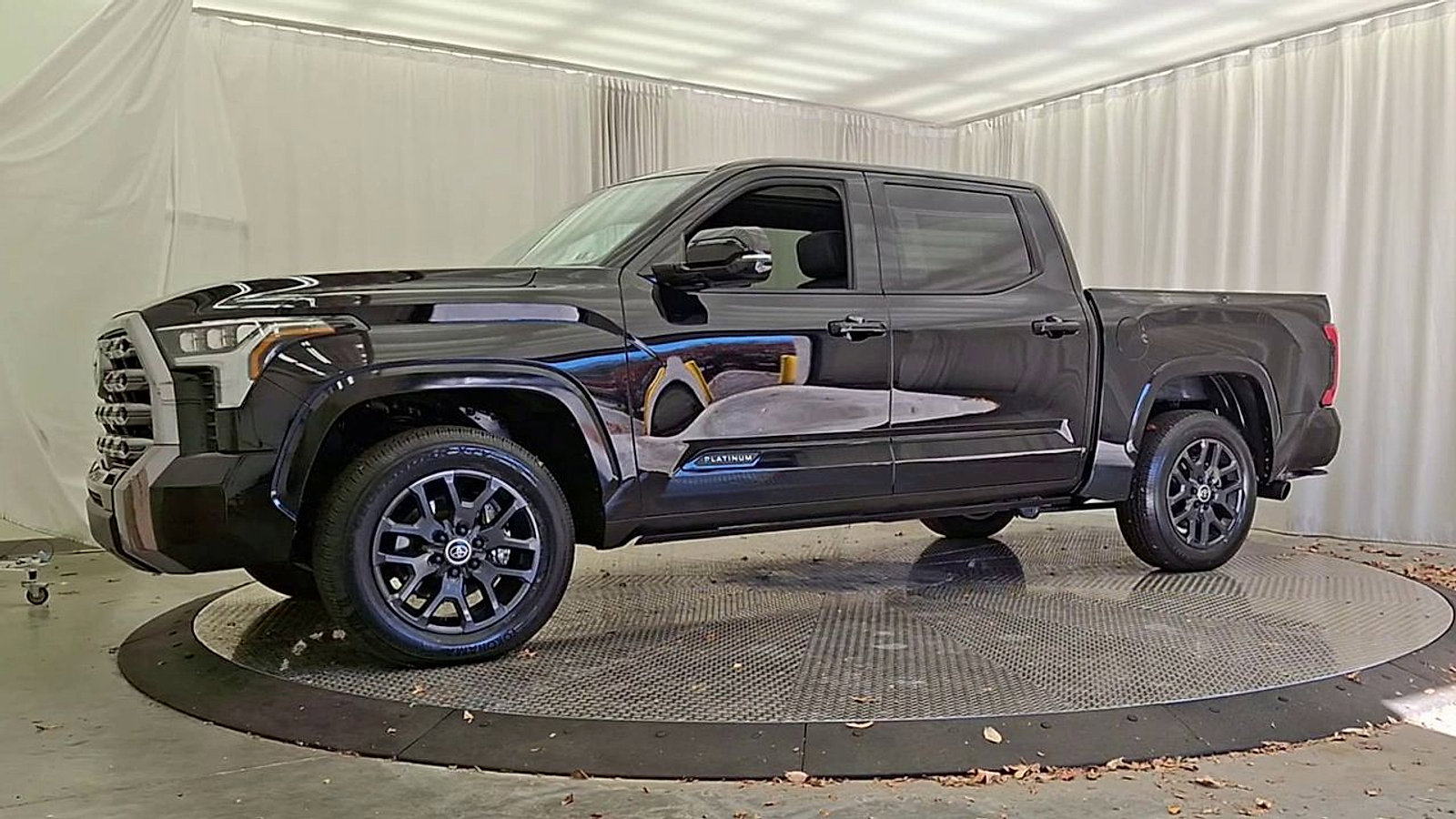 Used 2024 Toyota Tundra Platinum image 3