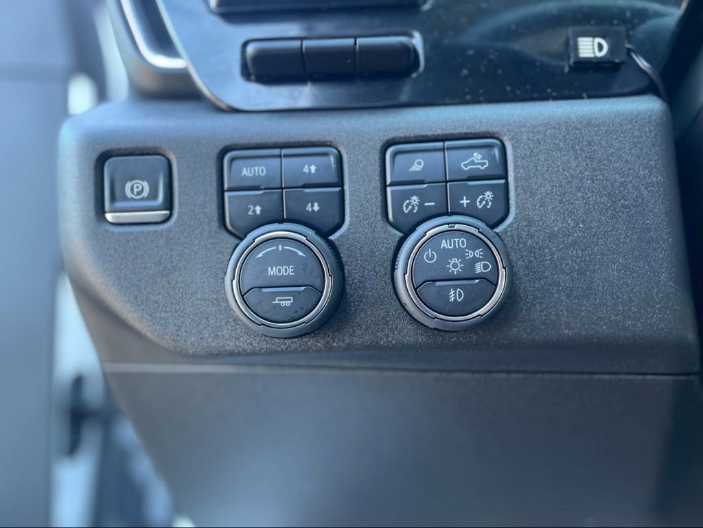 Used 2025 Chevrolet Silverado 3500 LTZ w/ LTZ Premium Package image 15
