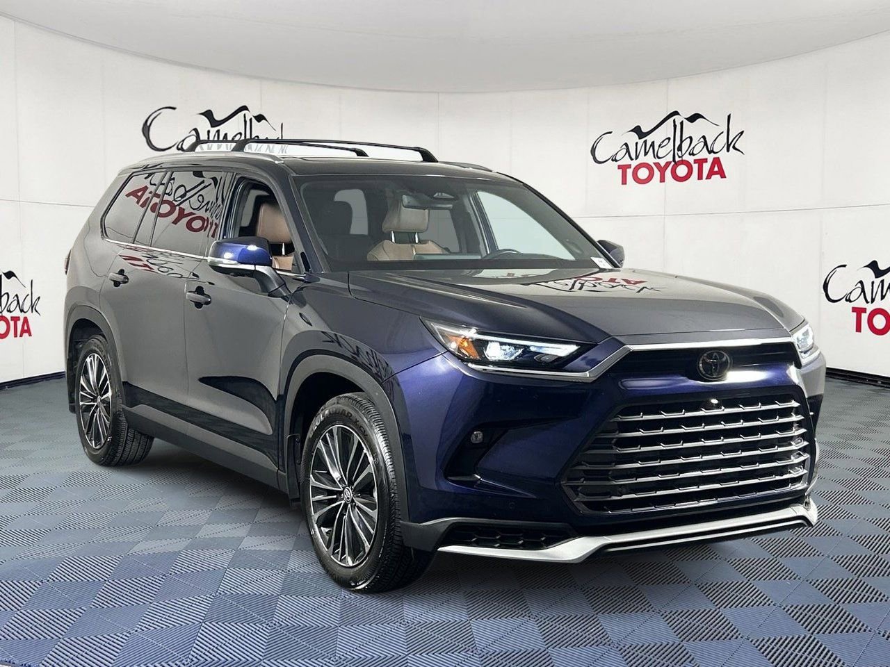 Used 2024 Toyota Grand Highlander AWD Hybrid image 3