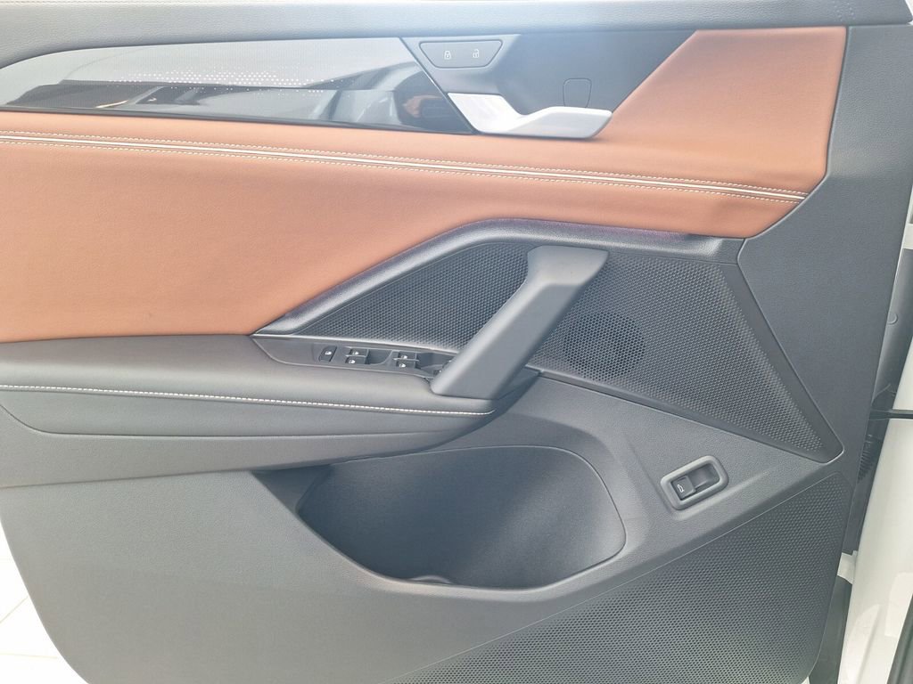 New 2026 Volkswagen Tiguan SEL R-Line image 19