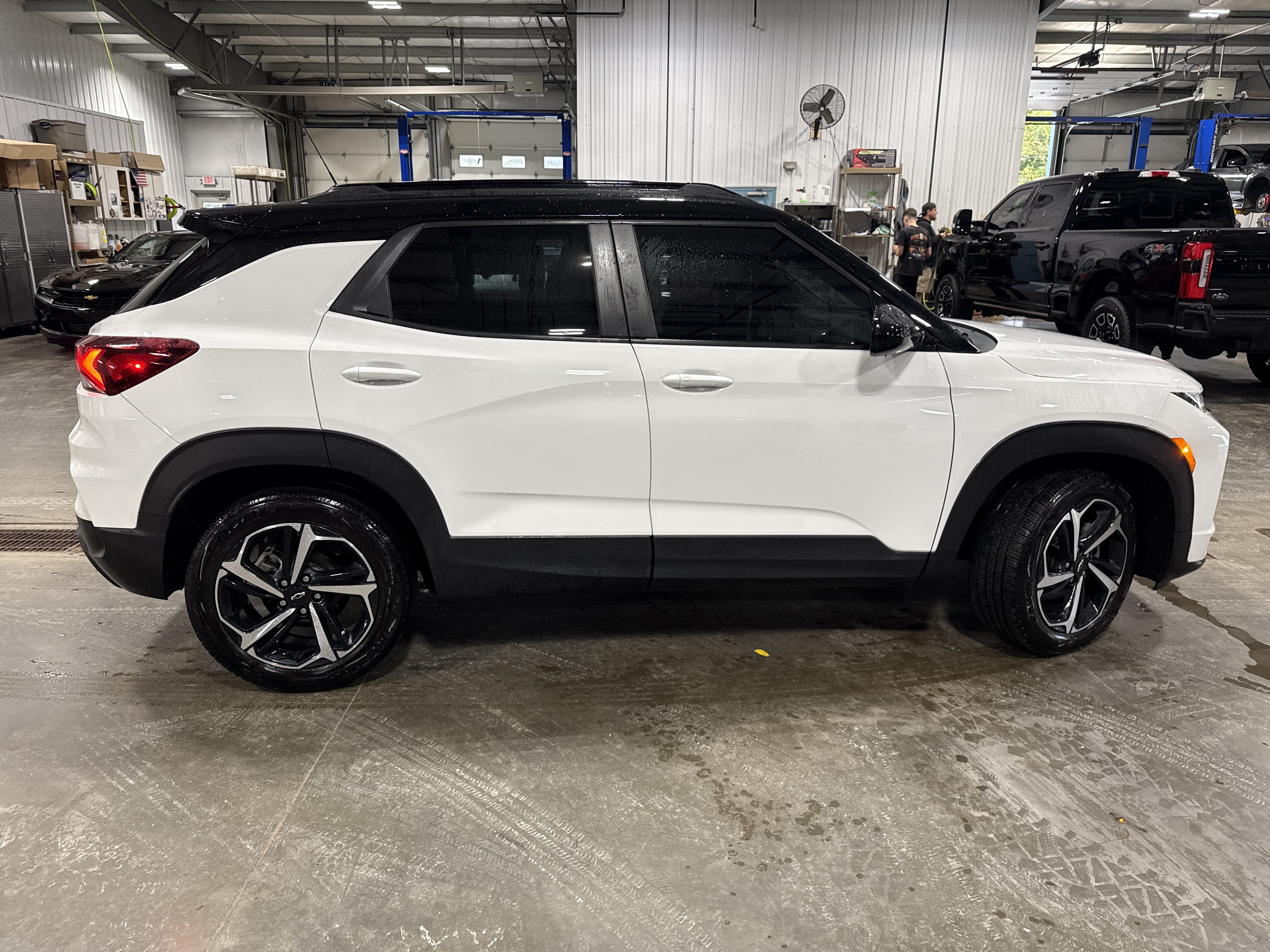 Used 2023 Chevrolet TrailBlazer RS w/ Convenience Package FWD image 2