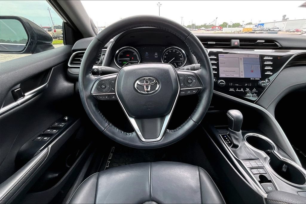 Used 2020 Toyota Camry XLE w/ Sunroof Package FWD image 5
