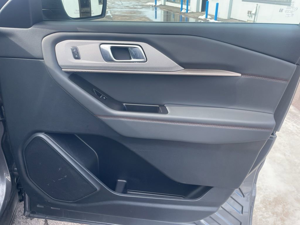 Used 2025 Ford Explorer Active image 36