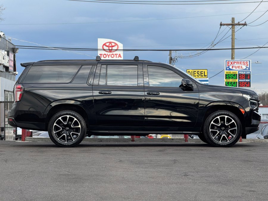 Used 2021 Chevrolet Suburban RST w/ Luxury Package image 4