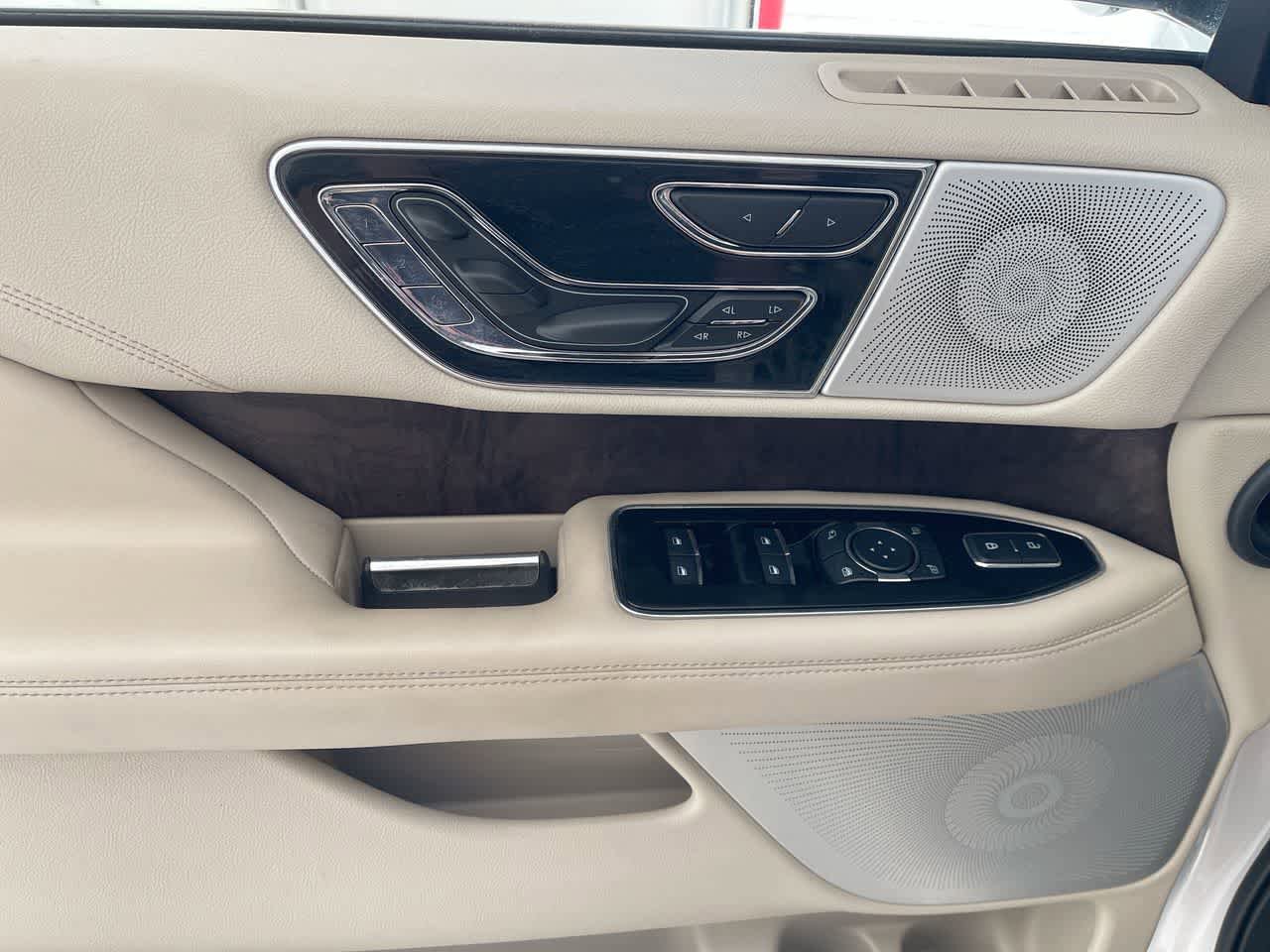 Used 2019 Lincoln Navigator L Reserve AWD/4WD image 13