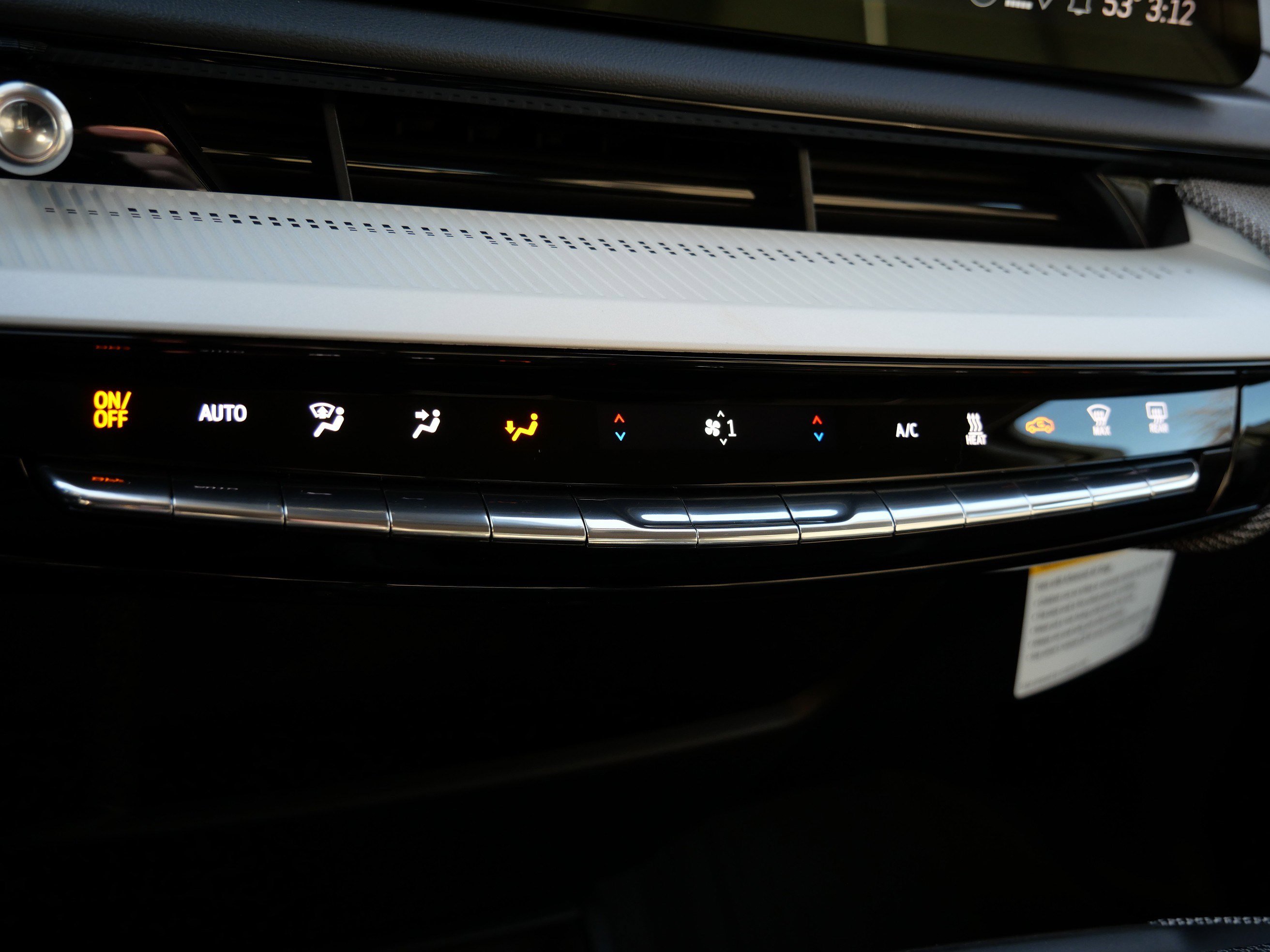 Used 2025 Cadillac Optiq Sport 2 w/ LPO, ONYX Package image 20