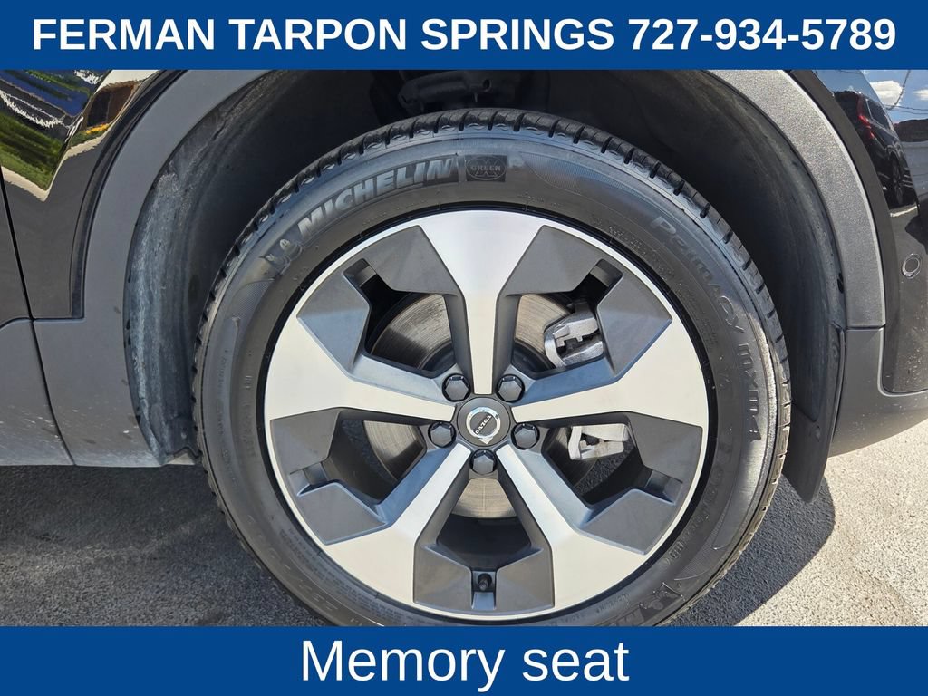 Certified 2024 Volvo XC40 B5 Plus AWD/4WD image 13