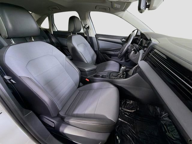 Used 2025 Volkswagen Jetta SE w/ Sunroof Package image 28