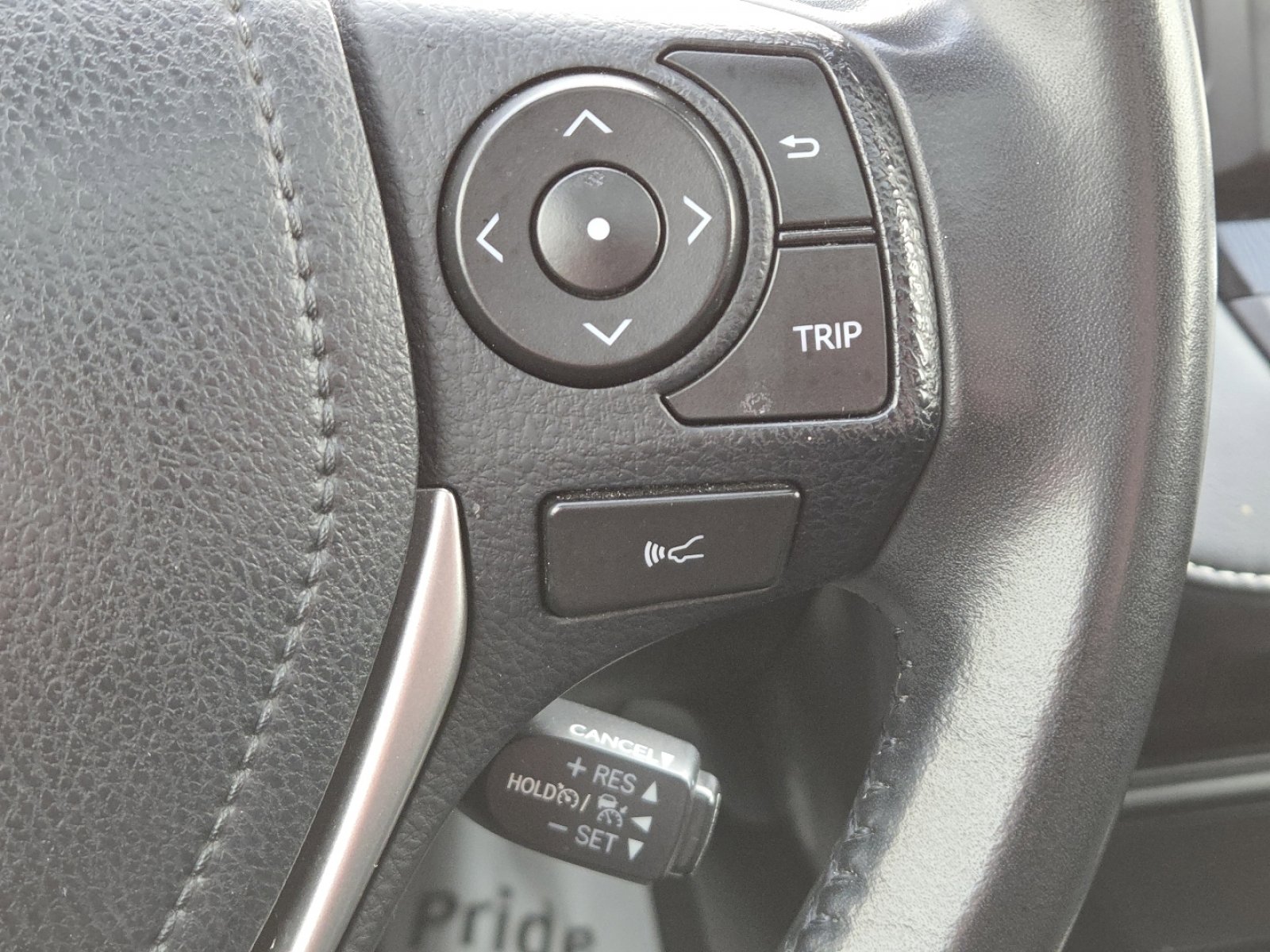 Used 2018 Toyota RAV4 XLE image 11