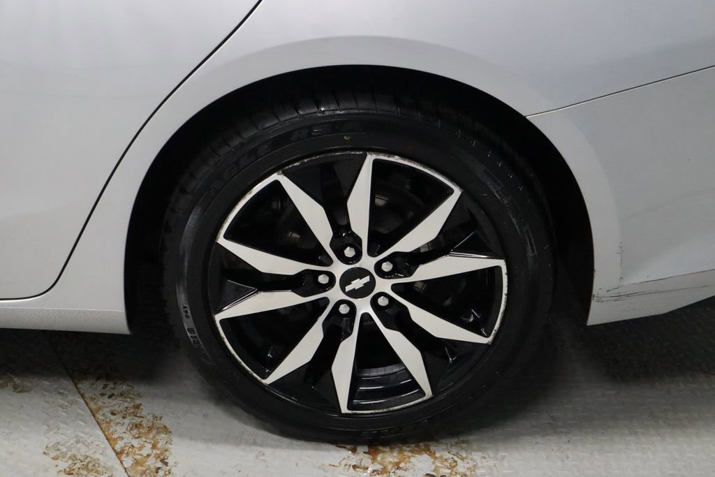 Used 2018 Chevrolet Malibu LT w/ Leather Package FWD image 18