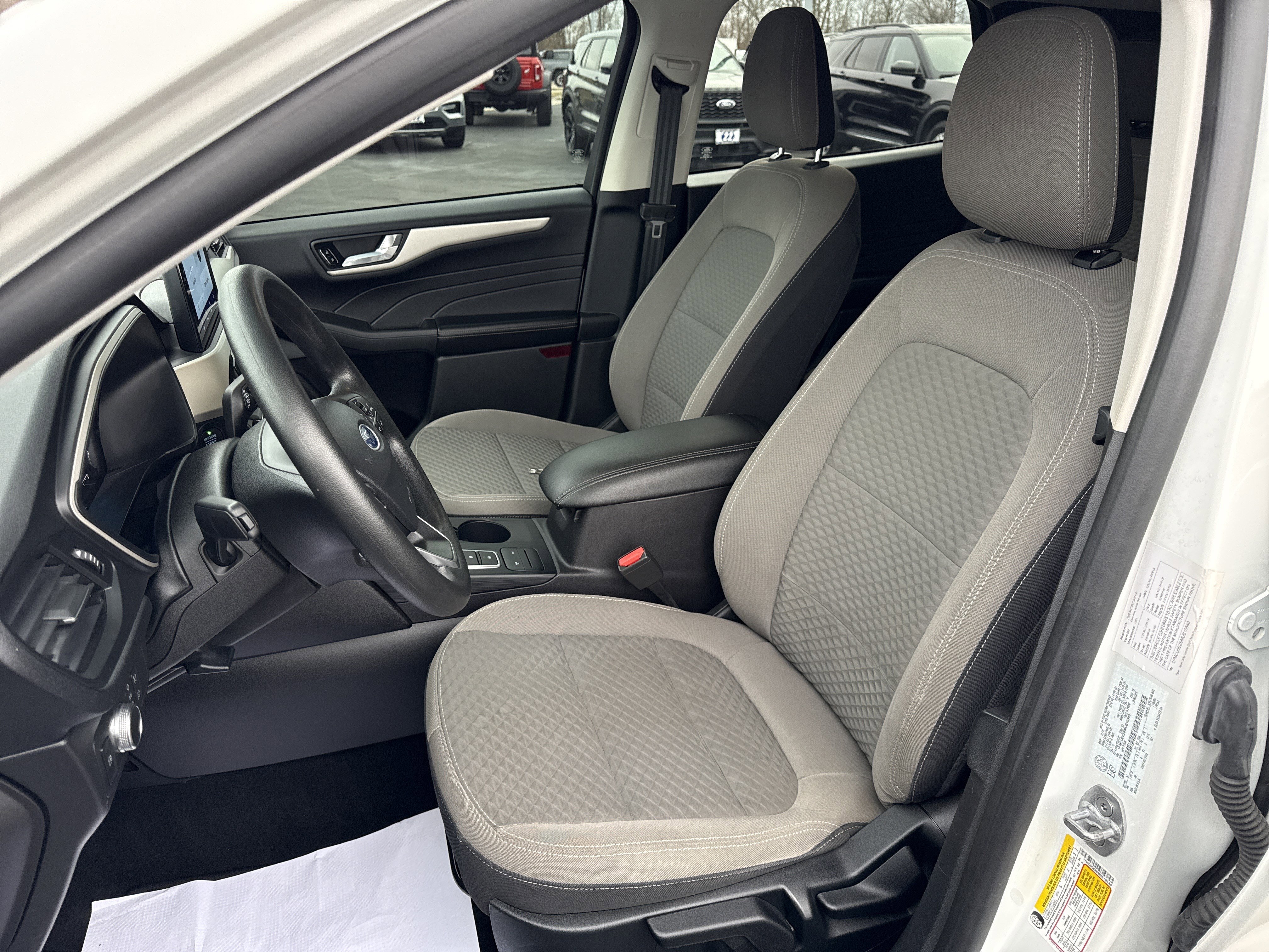 Used 2021 Ford Escape SE image 10