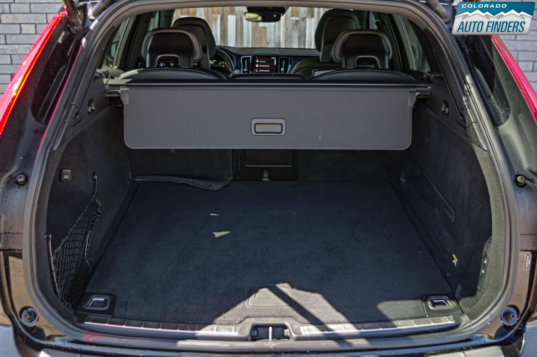 Used 2018 Volvo XC60 T5 R-Design w/ Convenience Package AWD/4WD image 27