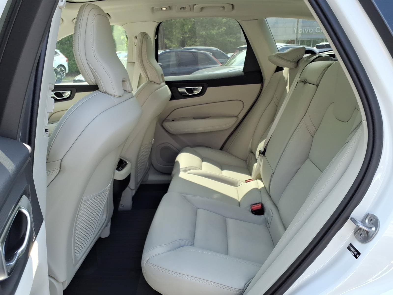 New 2026 Volvo XC60 B5 Ultra w/ Protection Package Premier AWD/4WD image 8