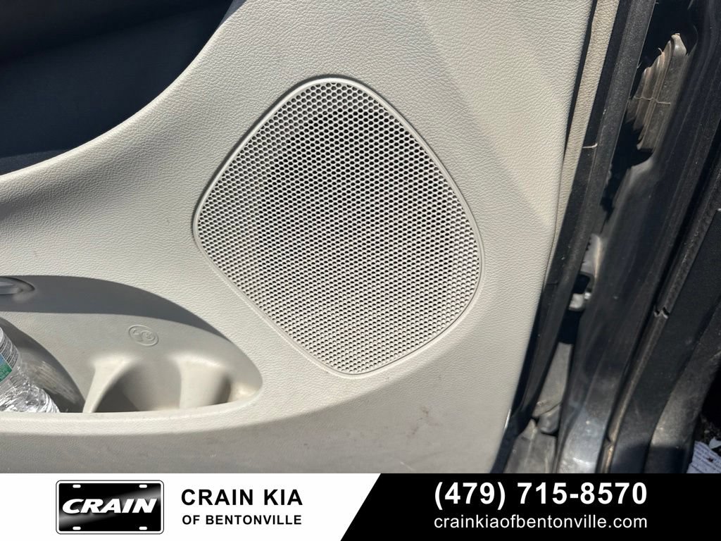 Used 2012 Dodge Grand Caravan SXT FWD image 17