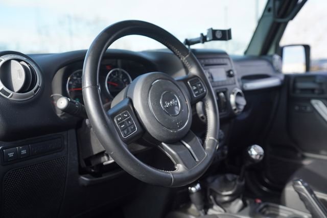 Used 2016 Jeep Wrangler Unlimited Rubicon w/ Connectivity Group image 27