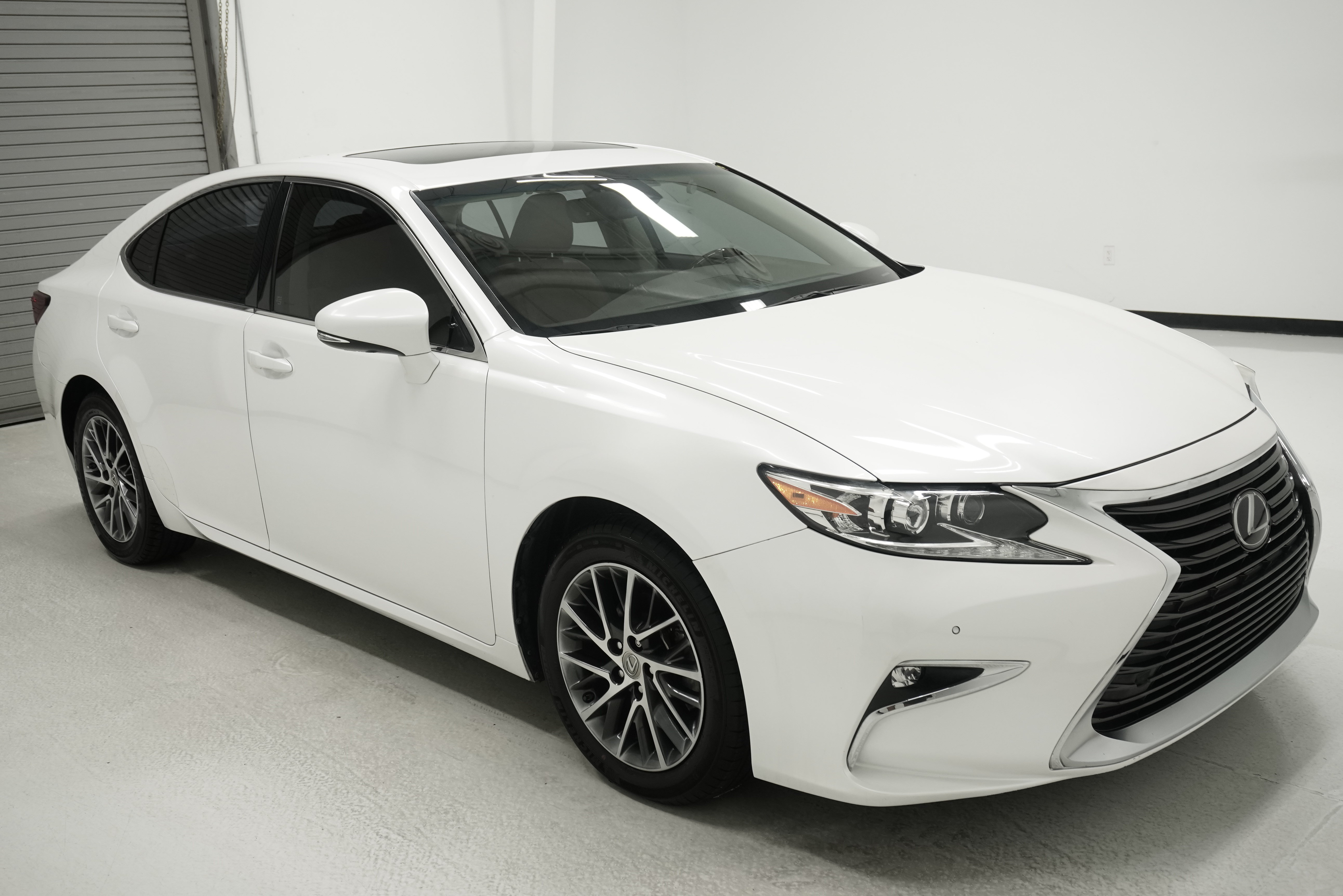 Used 2018 Lexus ES 350 w/ Luxury Package w/Wood Trim FWD image 3