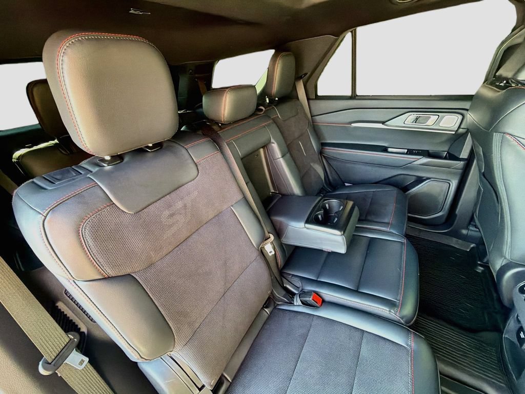 Used 2025 Ford Explorer ST AWD/4WD image 31