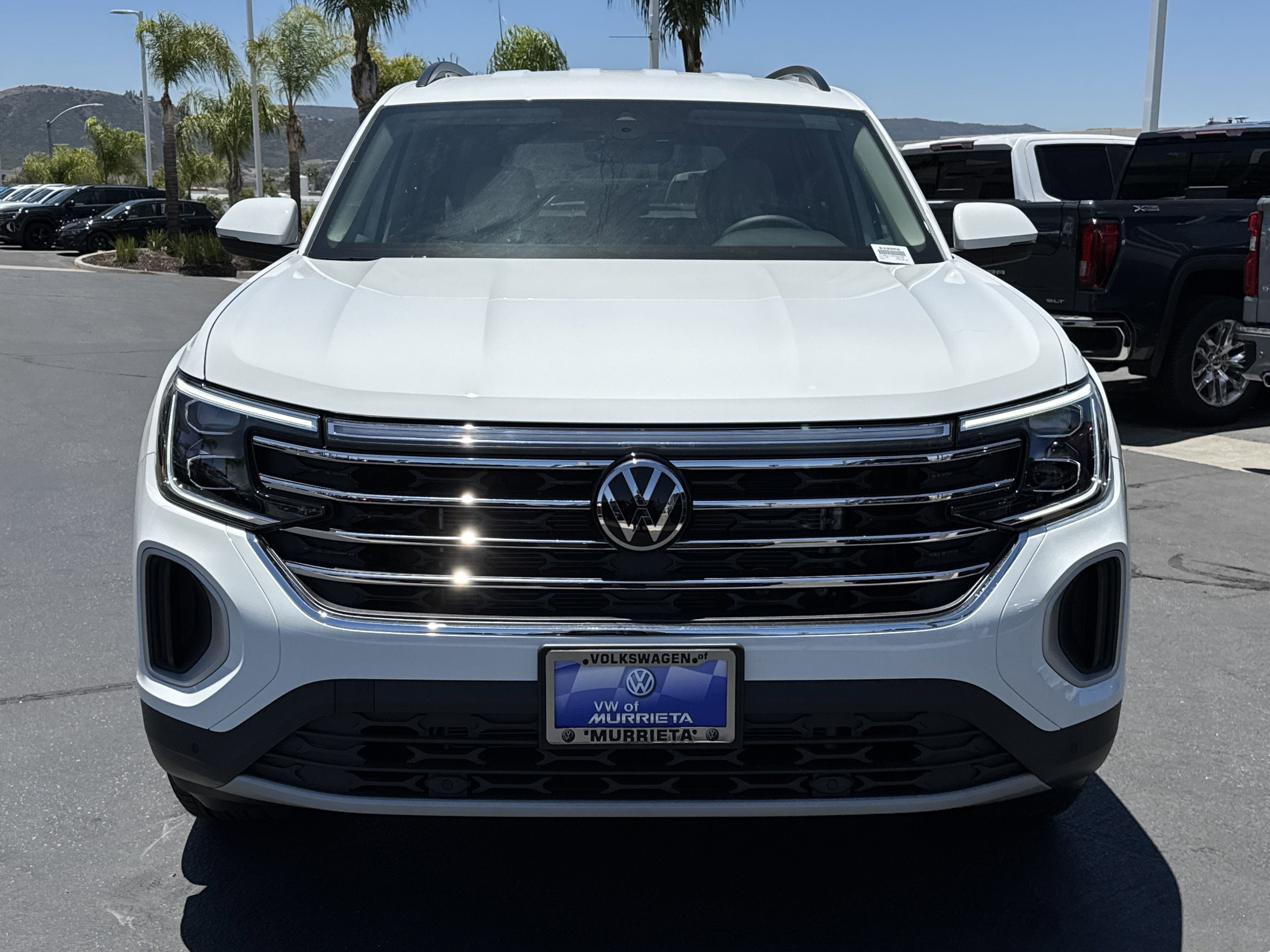 Used 2025 Volkswagen Atlas SE image 3