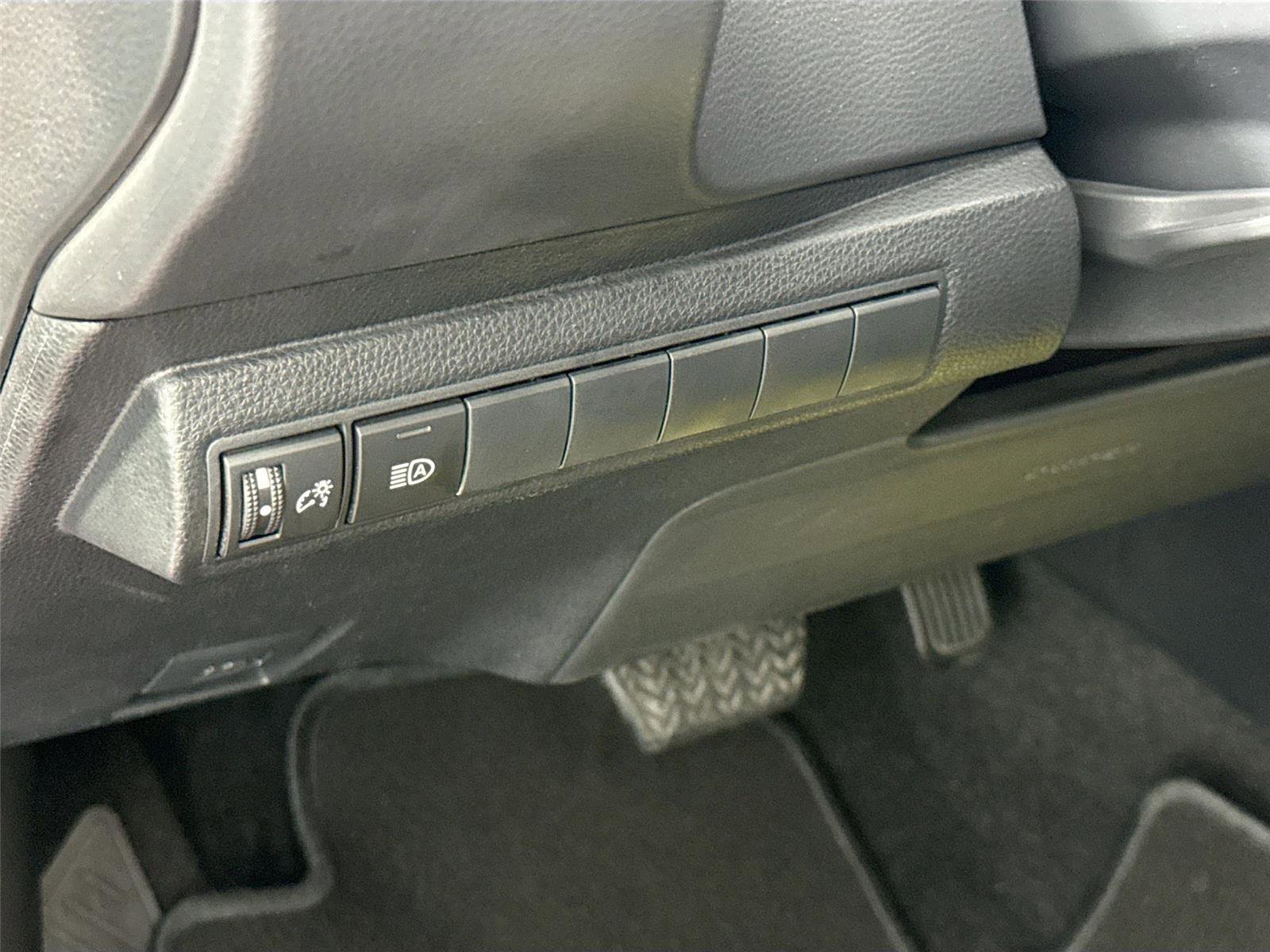 Used 2025 Toyota Corolla XSE image 7