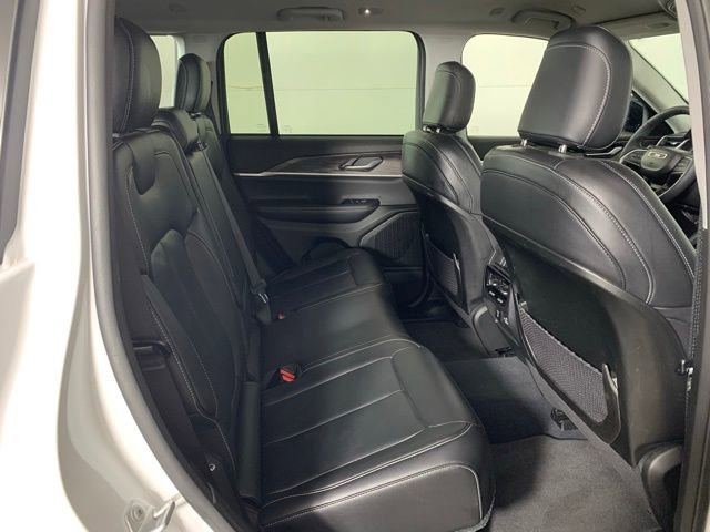 Used 2023 Jeep Grand Cherokee Limited image 27