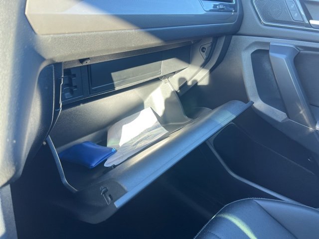 Used 2022 Volkswagen Tiguan SE w/ Panoramic Sunroof Package image 14