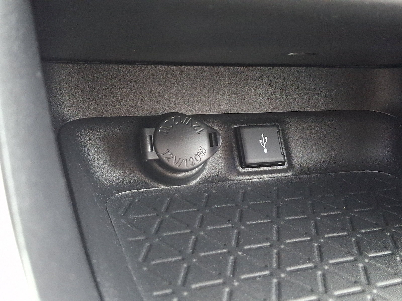 Used 2021 Toyota RAV4 XLE Premium AWD/4WD image 24