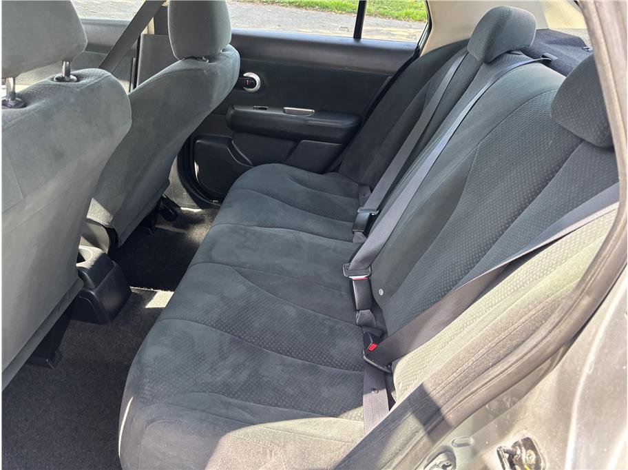 Used 2011 Nissan Versa 1.8 S image 12