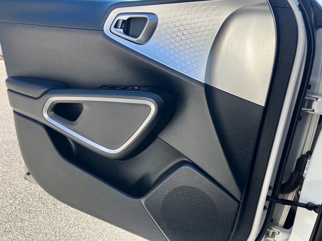 Used 2024 Kia Soul LX w/ Option Group 015 image 15