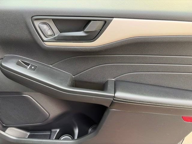 Used 2022 Ford Escape SE w/ Convenience Package FWD image 43