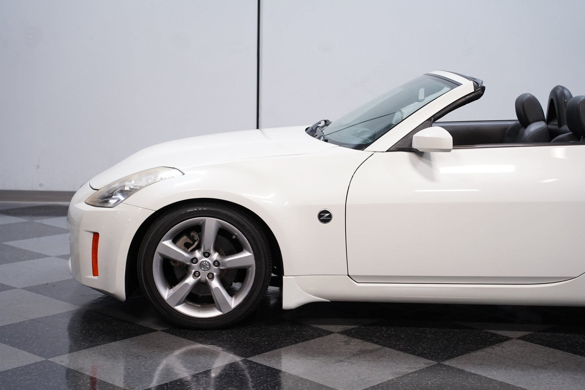 Used 2007 Nissan 350Z Touring RWD image 19