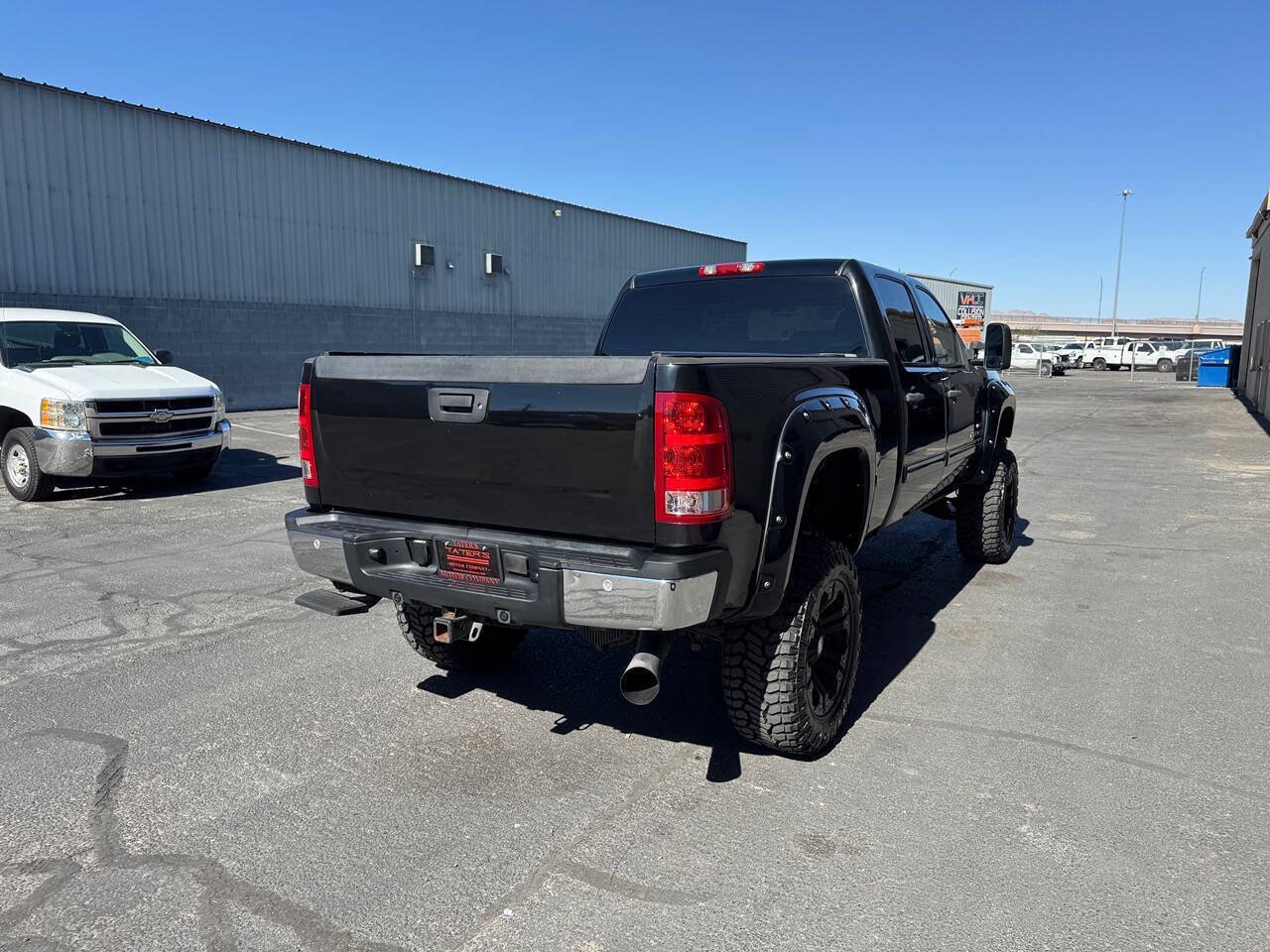 Used 2007 GMC Sierra 2500 SLE w/ Z71 Off-Road Package AWD/4WD image 8