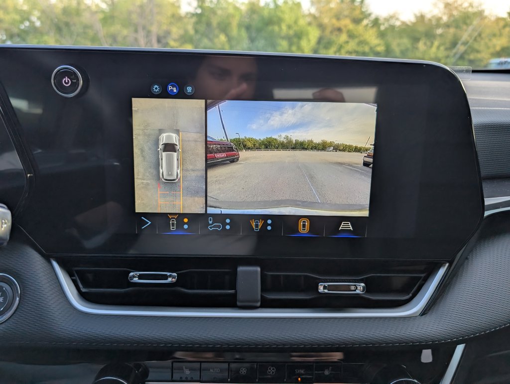 New 2027 Chevrolet Equinox LT w/ Convenience Package II FWD image 21
