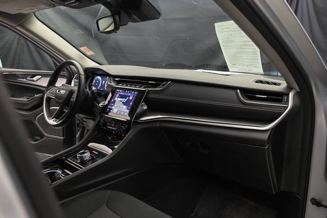 Used 2022 Jeep Grand Cherokee L Laredo w/ Luxury Tech Group I image 17