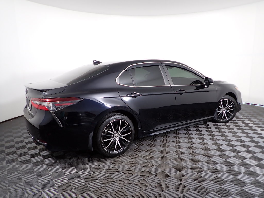 Used 2022 Toyota Camry SE w/ Convenience Package FWD image 16