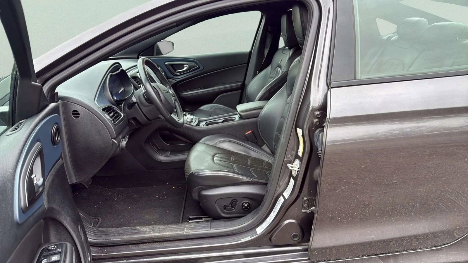 Used 2015 Chrysler 200 S w/ Navigation & Sound Group I image 17