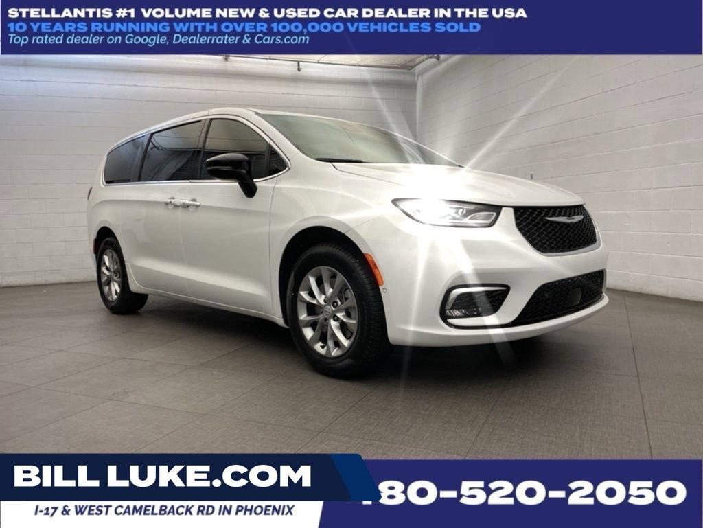 New 2026 Chrysler Pacifica Select