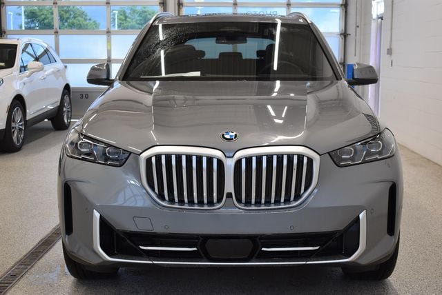 New 2026 BMW X5 xDrive40i w/ Premium Package AWD/4WD image 3