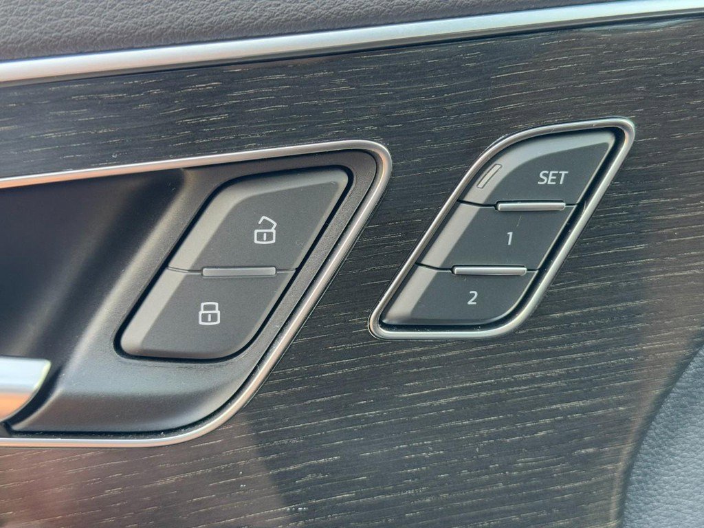 Used 2025 Audi Q7 3.0T Premium w/ Convenience Package image 16