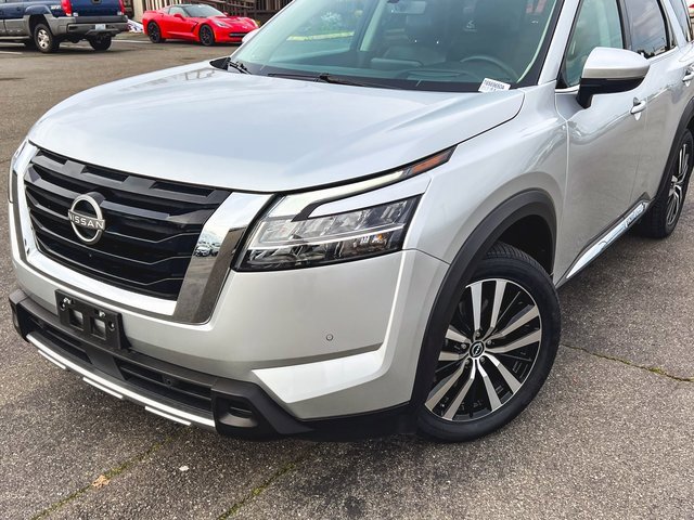 Used 2023 Nissan Pathfinder Platinum w/ Cargo Package image 2