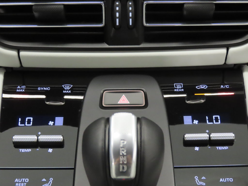 Certified 2023 Porsche Macan S AWD/4WD image 25