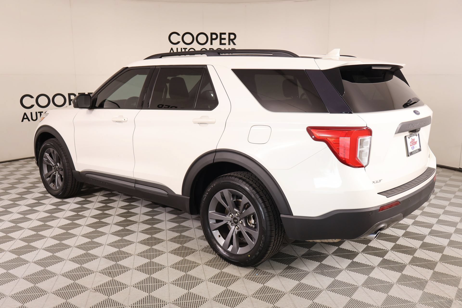 Used 2023 Ford Explorer XLT w/ Equipment Group 202A AWD/4WD image 24