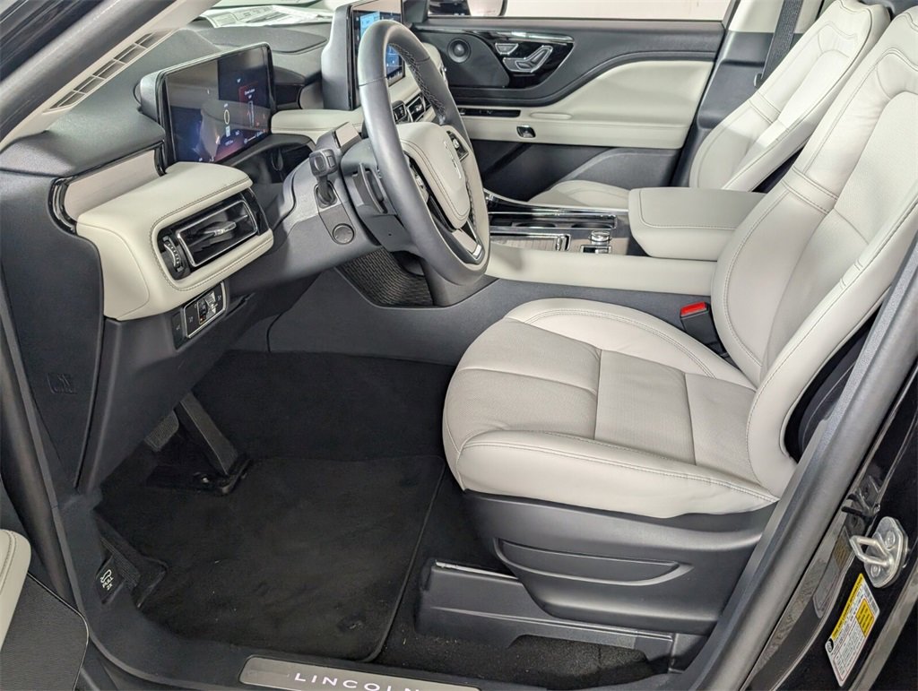 New 2025 Lincoln Aviator Reserve w/ Luxury Package image 6