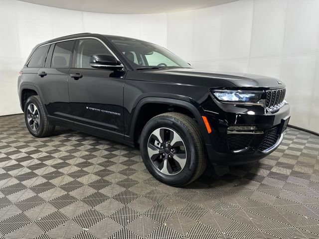 Used 2023 Jeep Grand Cherokee 4WD 4xe image 2