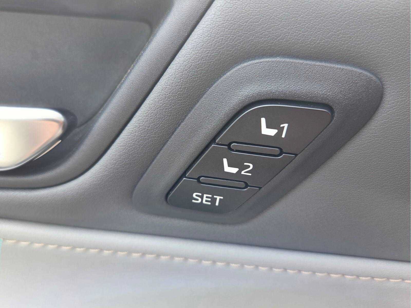 Used 2022 Toyota Venza XLE AWD/4WD image 31
