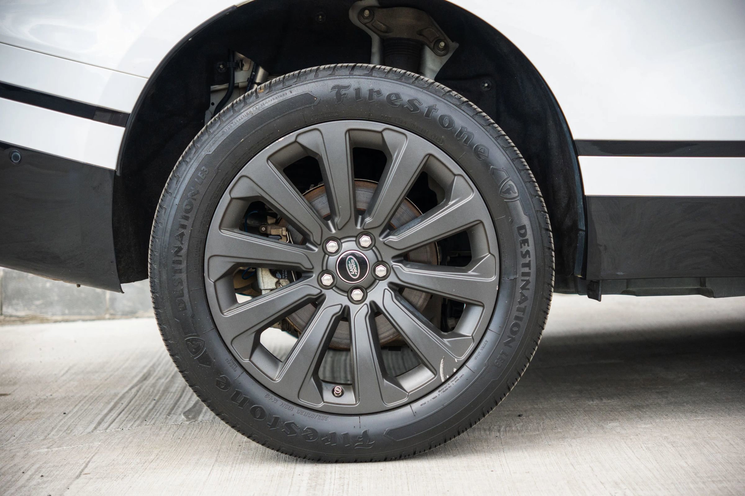 Used 2019 Land Rover Range Rover Velar R-Dynamic SE image 28