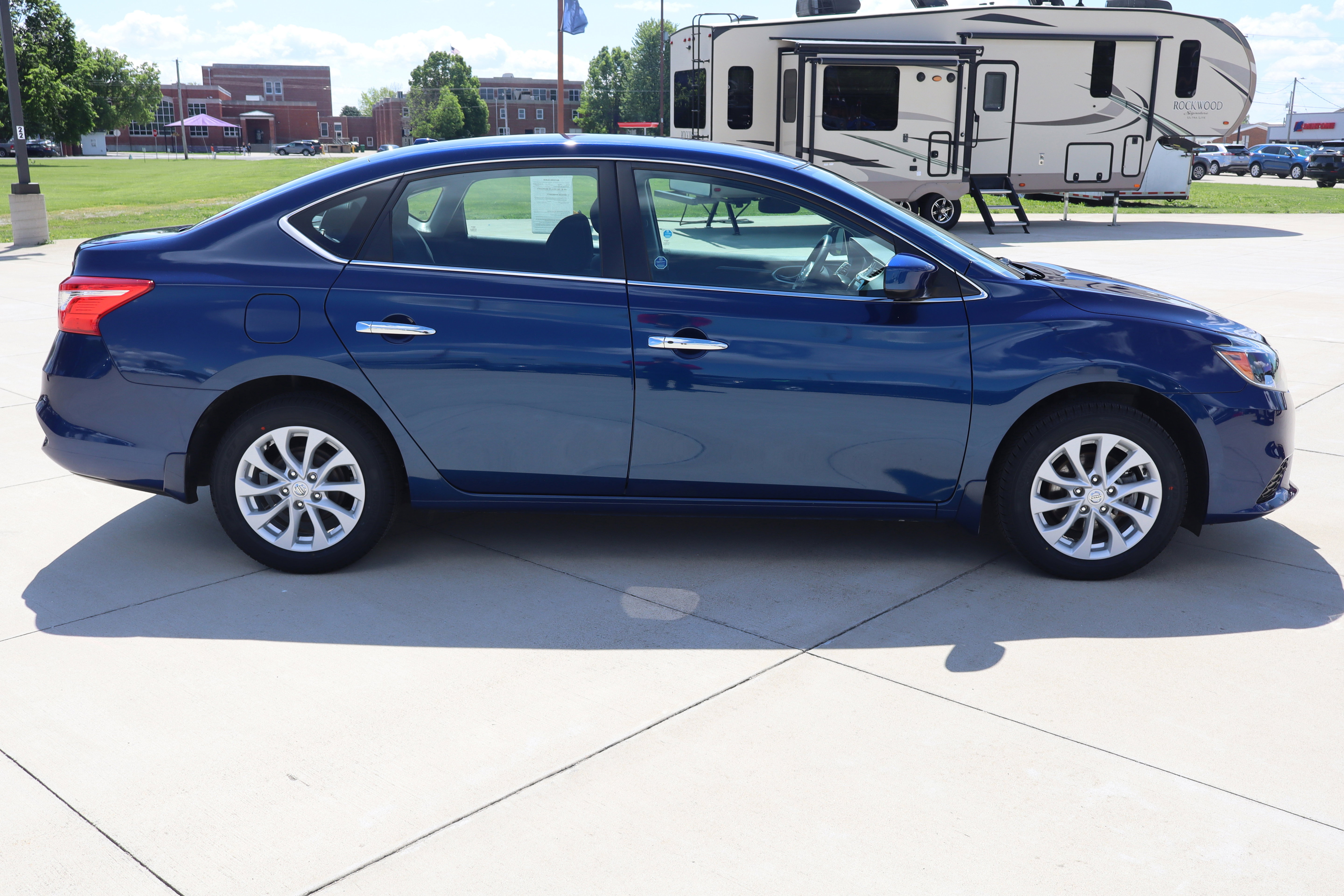 Used 2019 Nissan Sentra SV FWD image 4