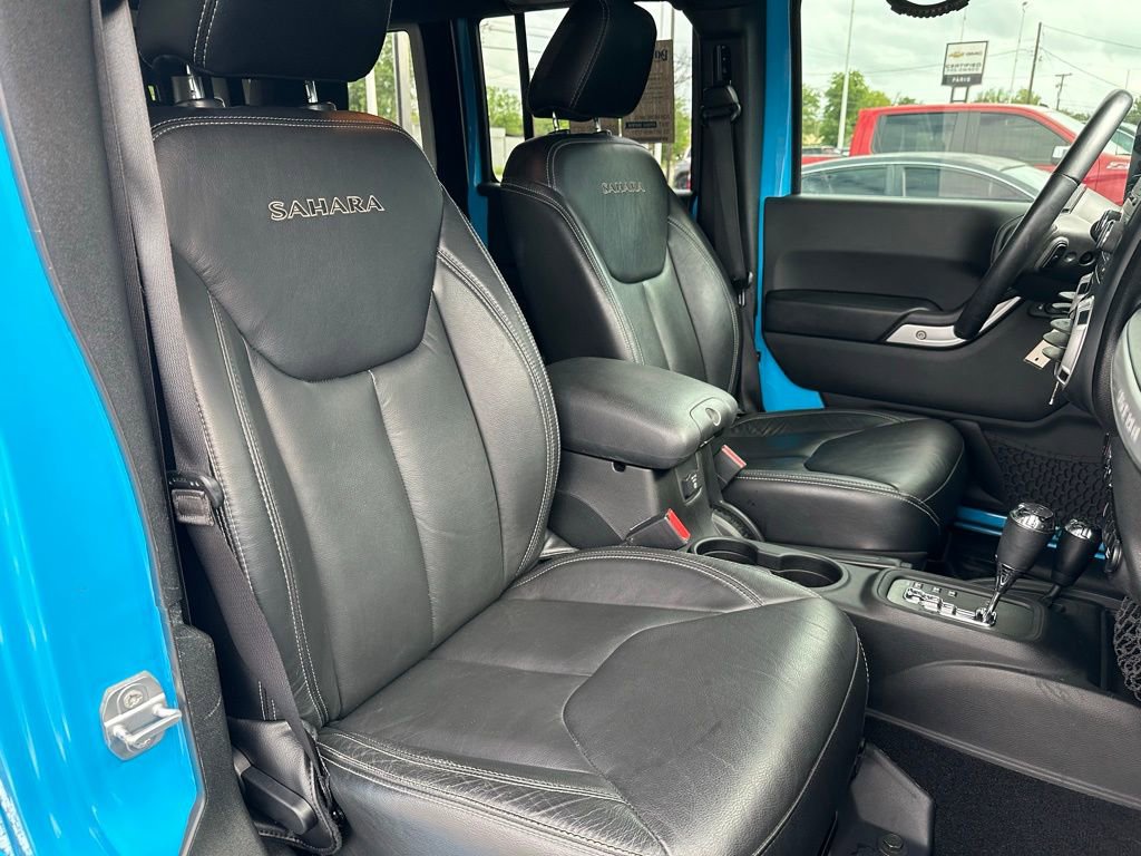 Used 2017 Jeep Wrangler Unlimited Sahara w/ Connectivity Group AWD/4WD image 16