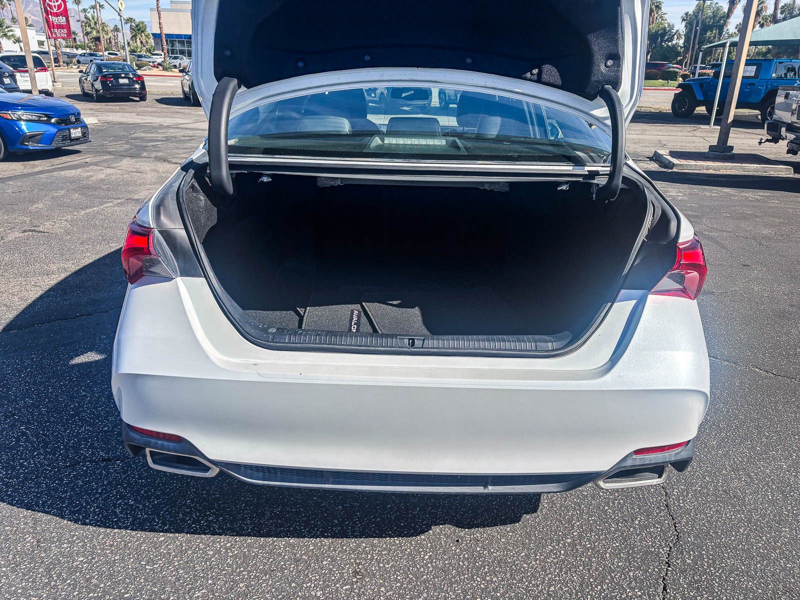 Certified 2019 Toyota Avalon XLE w/ Preferred Accessory Package FWD image 13